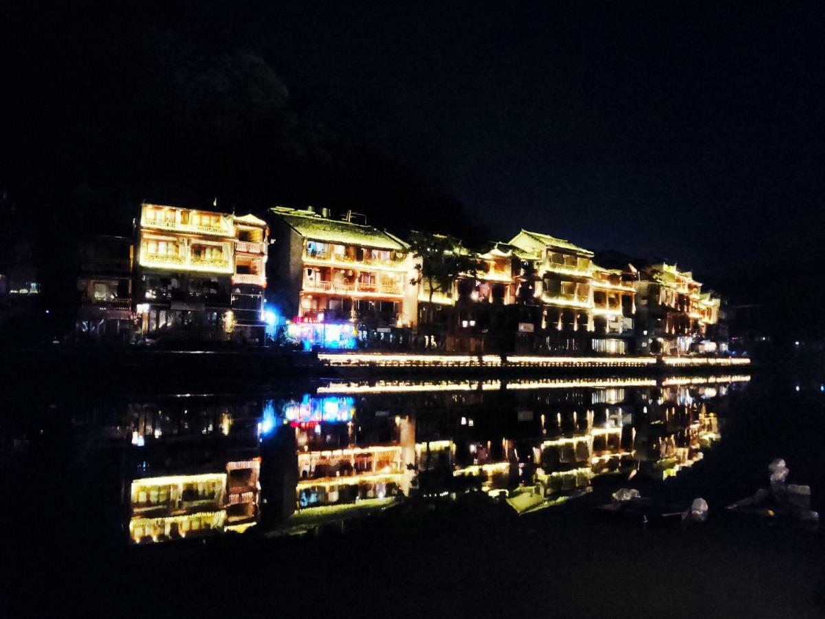 Fenghuang Memory Linjiang Inn Exterior photo